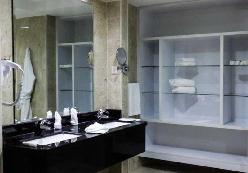 Days Inn Hotel & Suites Амман Экстерьер фото