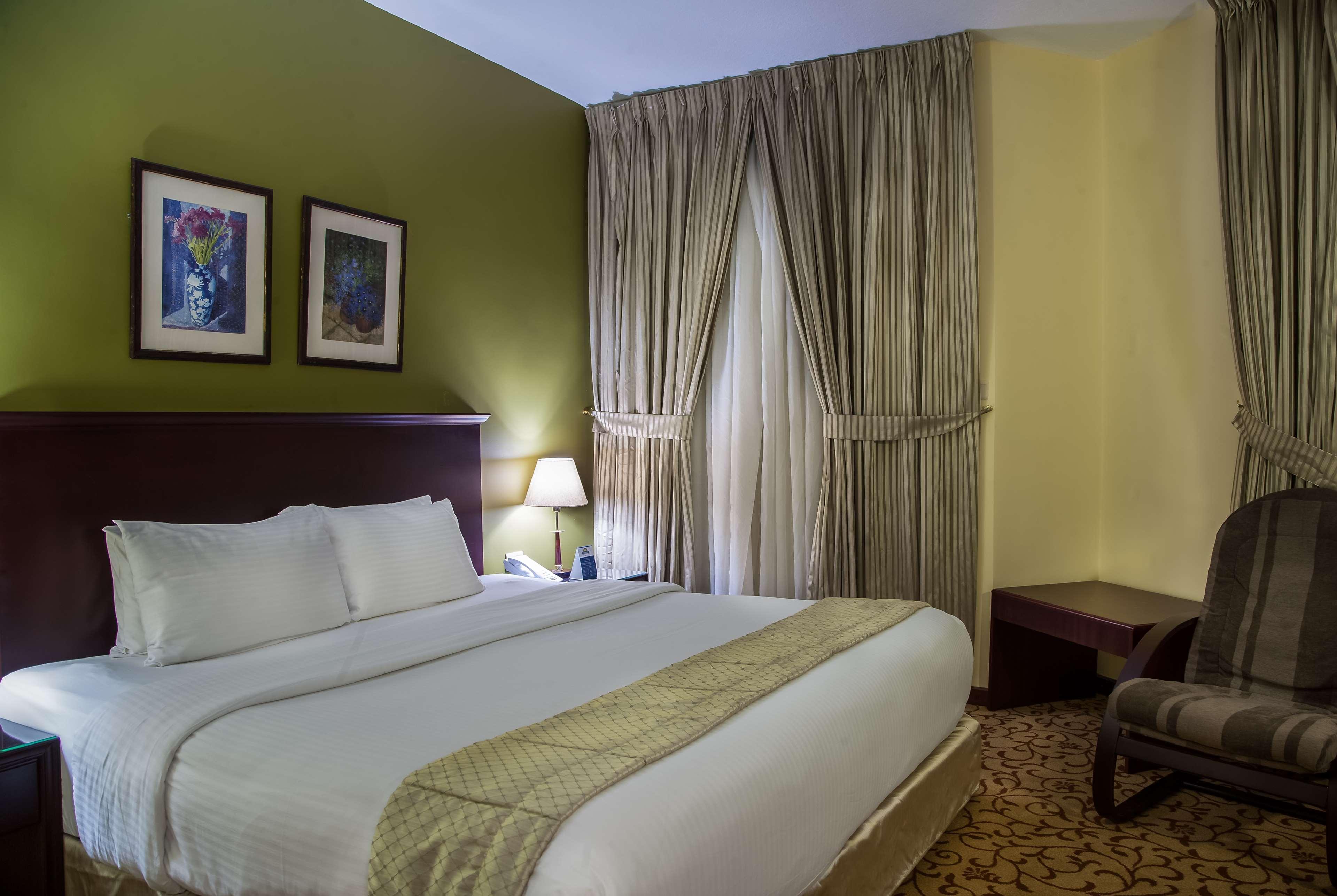 Days Inn Hotel & Suites Амман Экстерьер фото