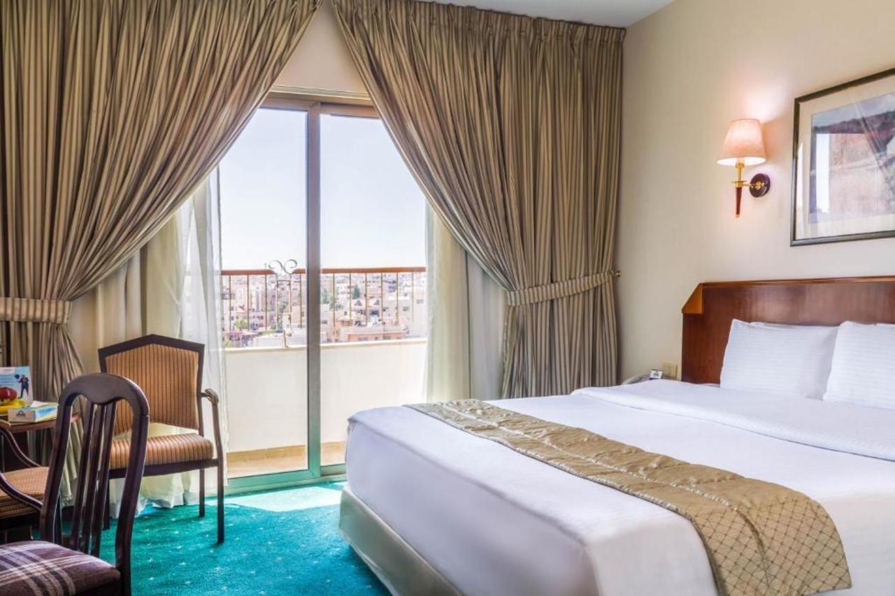 Days Inn Hotel & Suites Амман Экстерьер фото
