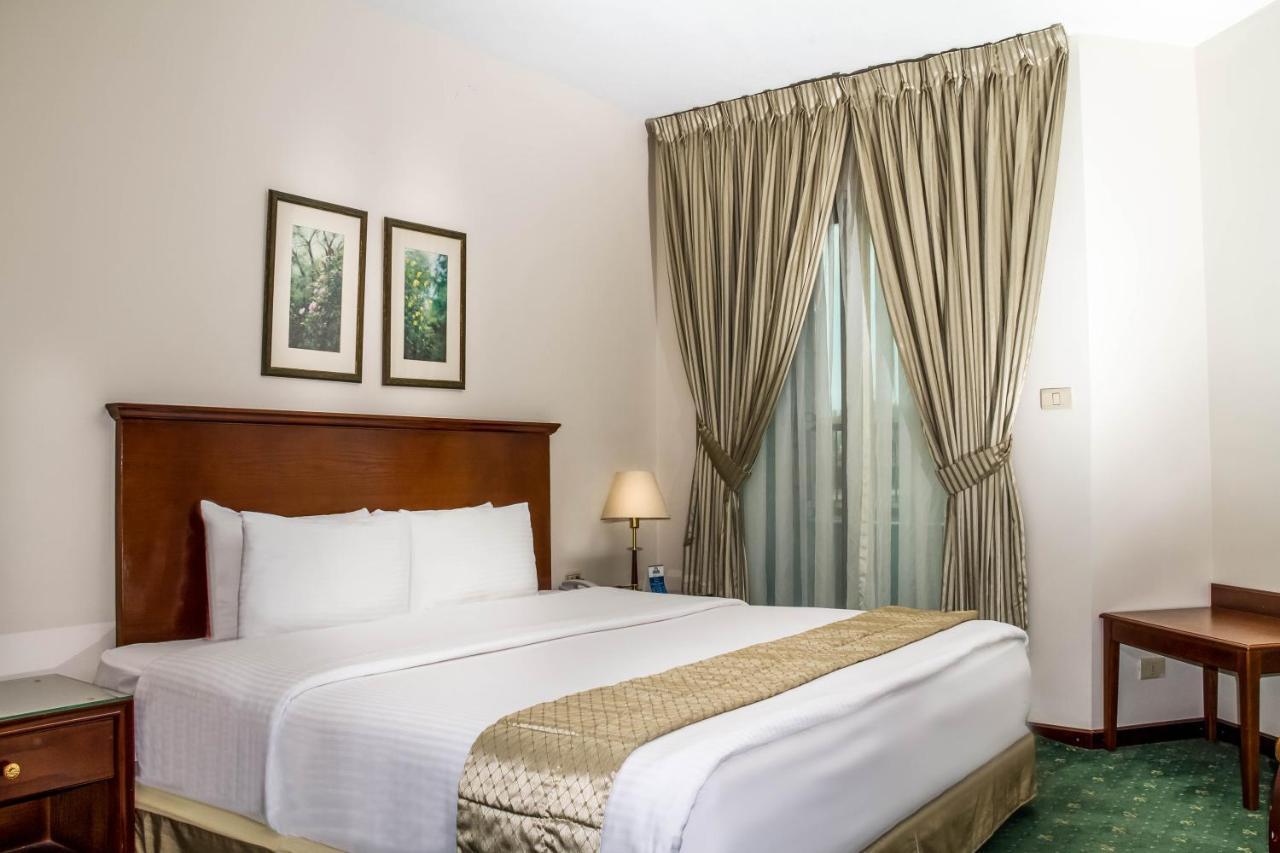 Days Inn Hotel & Suites Амман Экстерьер фото
