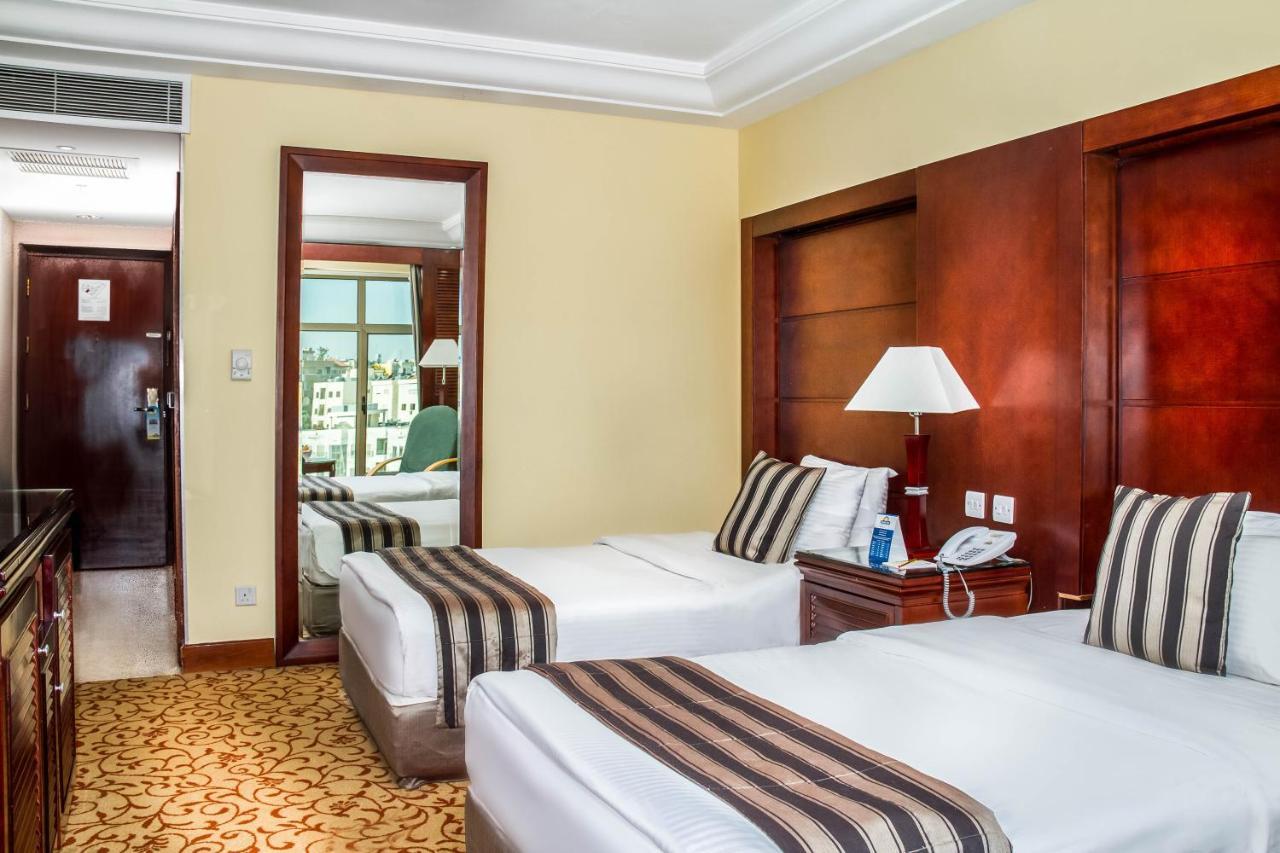 Days Inn Hotel & Suites Амман Экстерьер фото